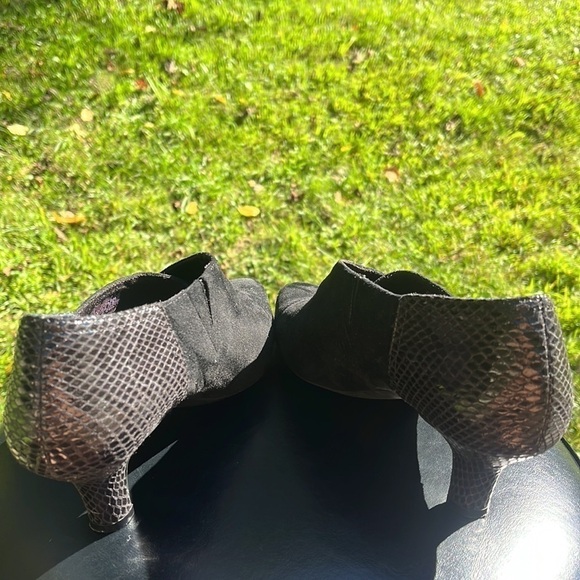 ROCKPORT Black Suede & Snakeskin
Heels / Pumps, Womens Size 8 - Picture 7 of 12